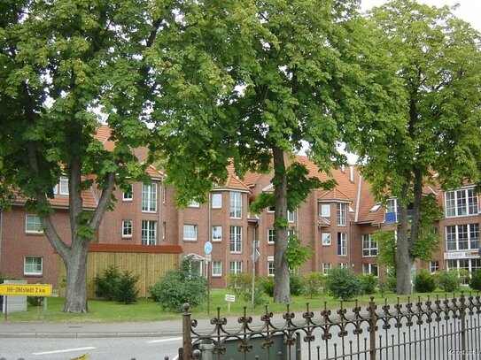 Frisch gestrichene 2-Zimmer-Erdgeschosswohnung mit eigener Terrasse und Einbauküche in Ammersbek