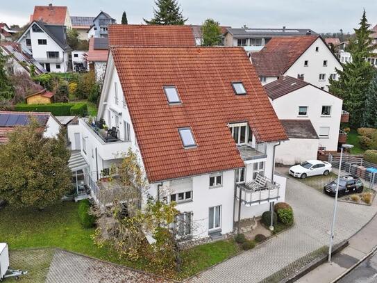 Bezugsfreie 3-Zimmer-Maisonette-Wohnung mit Balkon und Einzelgarage in Friedrichshafen