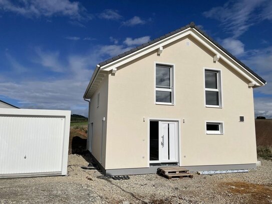 Neubau Kfw-40-Plus-Einfamilienhaus mit EBK und PV-Anlage in Untersiemau