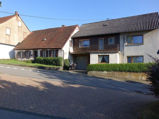 Einfamilienhaus mit angebautem Bauernhaus im Ostertal