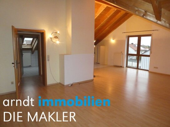 Wirklich schöne Dachwohnung mit Balkon in Estenfeld!