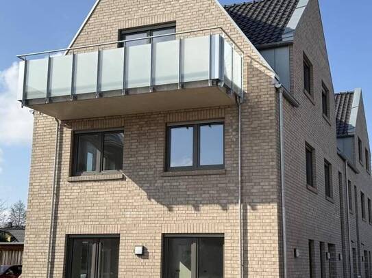 Delmenhorst: ETW mit 2-Zimmern im 2. OG rechts auf knapp 68 m² Wohn- und Nutzfläche im KfW40 Standard in einem 4-Fami...