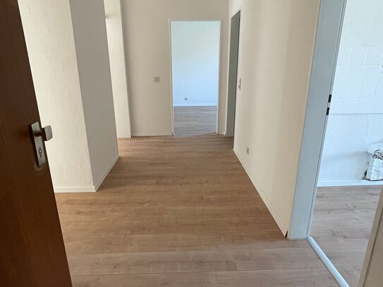 schöne 3 Zimmer Wohnung mit Balkon