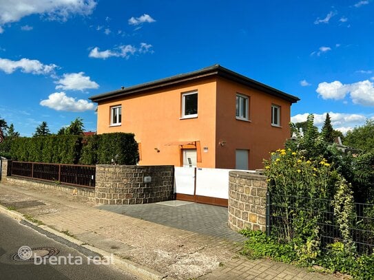 Modernes Einfamilienhaus mit Luftwärmepumpe