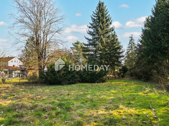 Bebaubares Grundstück mit bestehendem Wochenendhaus aus Holz