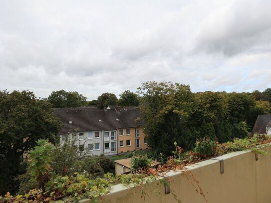 1,5-Raum-Apartment in Wedau, mit kl. Einbauküche und Balkon.