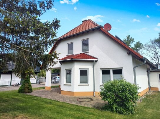 Idylle pur - Einfamilienhaus mit parkähnlich angelegtem Grundstück !!!