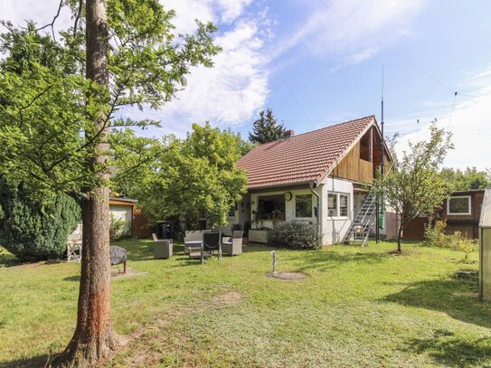 Gestaltbares Einfamilienhaus mit großem Garten und Garage in sehr gute Lage vor den Toren Berlins