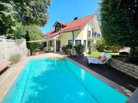 Exklusives Einfamilienhaus mit Sonnengarten und Pool