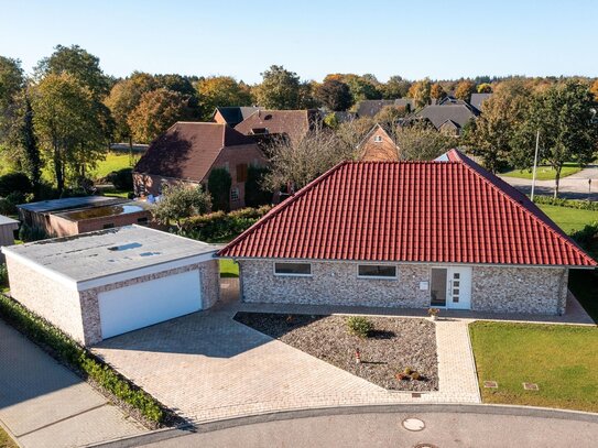 Neubau eines repräsentativen Bungalows mit Doppelgarage in schöner Lage