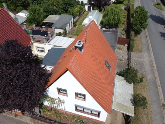 Charmantes Einfamilienhaus mit Garten und Pool