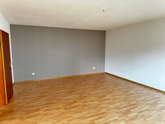 3-Zimmer Erdgeschoss- / Souterrainwohnung mit großem Abstellraum