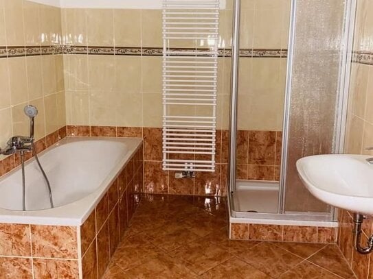 Gemütliche 3-Zimmerwohnung, Bad mit Wanne und Dusche, schöner Balkon!