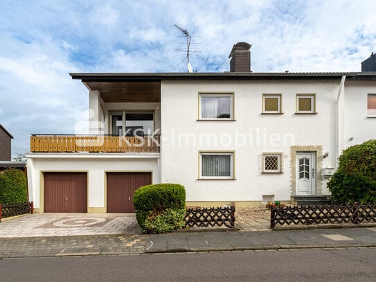 Zweifamilienhaus oder großzügiges Haus für eine Familie.