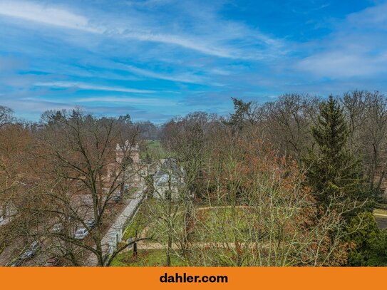 Modernisierte Dachgeschosswohnung mit atemberaubendem Blick in den Bürgerpark