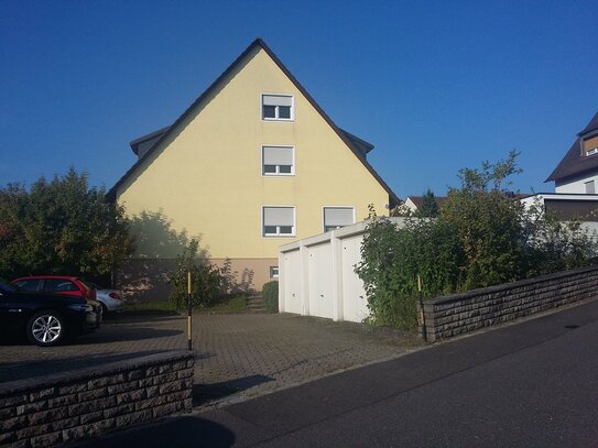 Großzügig geschnittene 2-Zimmer-Wohnung, ruhig gelegen in Würzburg/Versbach