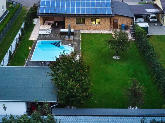 Gehobene Immobilie mit Pool und Poolhaus- luxuriöser Wohnraum nahe Berlin, ideal auch für Familien