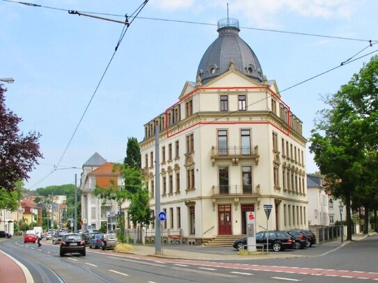 Panorama-Blick vom lichtdurchfluteten Wohnraum