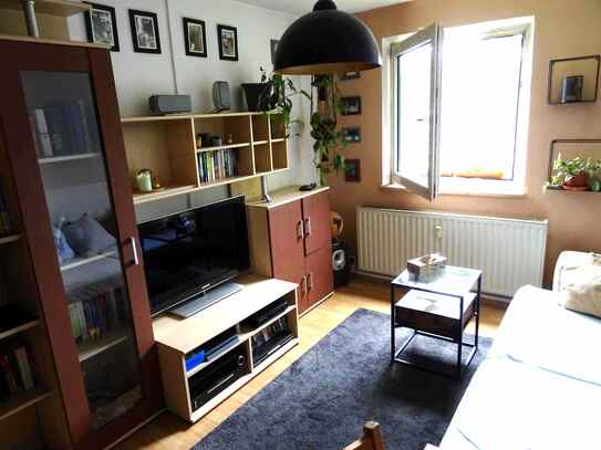 Ideal für Kapitalanleger - Gepflegte 2-Zimmer-Dachgeschoss-Wohnung mit oberirdischem Kfz.-Stellplatz