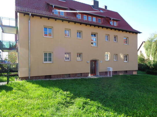 Gemütliche 2,5-Zimmer-Wohnung im Dachgeschoss mit Einbauküche
