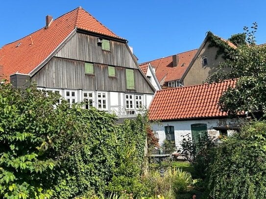 Wohn- und Geschäftshaus! Attraktives Baudenkmal in 1A Lage, mit traumhaftem Garten!