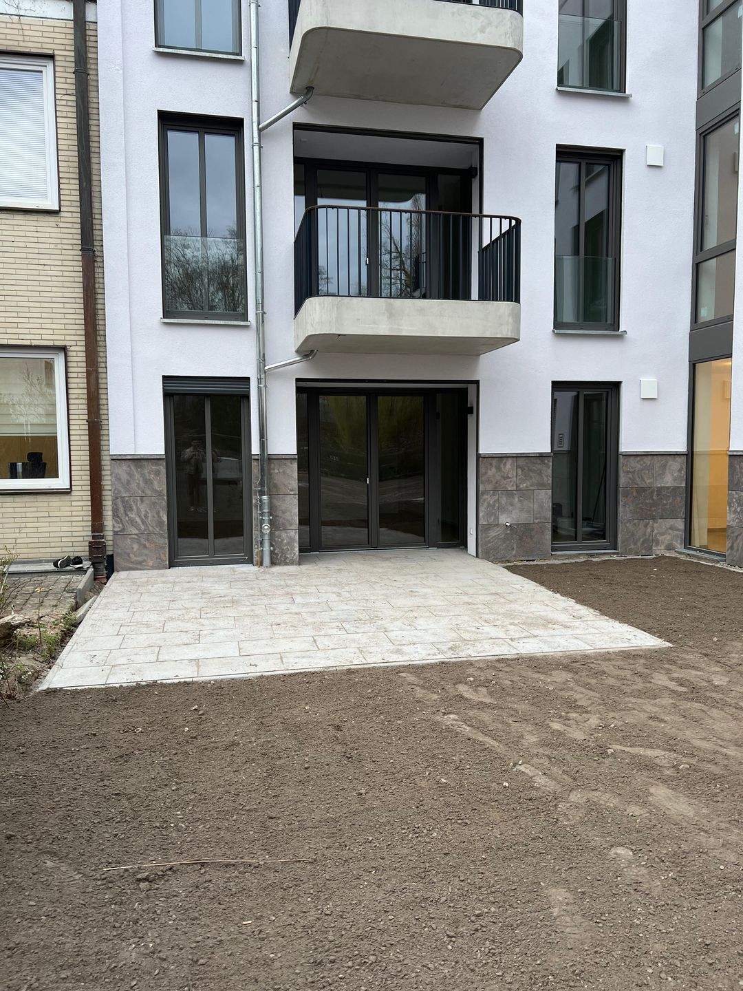 Garten u. Terrasse, 2 Zi, Fußbodenhzg., begehbare Ankleide, Parkett,Gäste WC & Tiefgarage - Photo 1