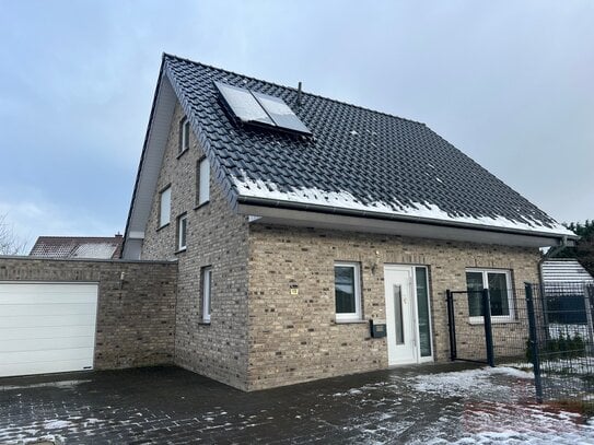 IMMOBILIEN GUMNIOR präsentiert: junges Einfamilienhaus mit großem Eigentumsgrundstück in Spelle-Varenrode