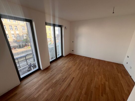 Weißensee: Berliner Allee: ERSTBEZUG im NEUBAU - ab November 24: 1-Zi-Whg, 24m² + BALKON - VHS 5. OG