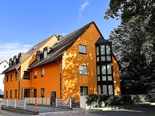 ... BLICK INS GRÜNE ... 3-ZIMMER-MAISONETTE-WOHNUNG MIT BALKON UND TIEFGARAGENSTELLPLATZ IN RUHIGER WOHNLAGE ...