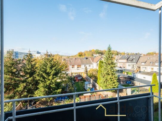 Vollständig renovierte 3 Zimmer Wohnung mit Balkon und Einbauküche!