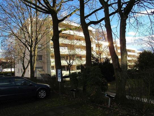 Große schicke 3 Zimmerwohnung mit Balkon und Einbauküche