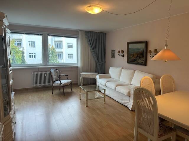 Provisionsfrei: Helle 2-Zimmer-Wohnung mit Loggia in Toplage Berlin-Westend