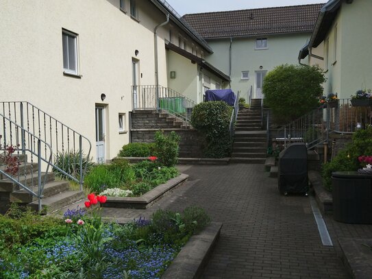 *Schnäppchen*- tolle Maisonettewohnung mit großem Balkon, inkl. EBK *