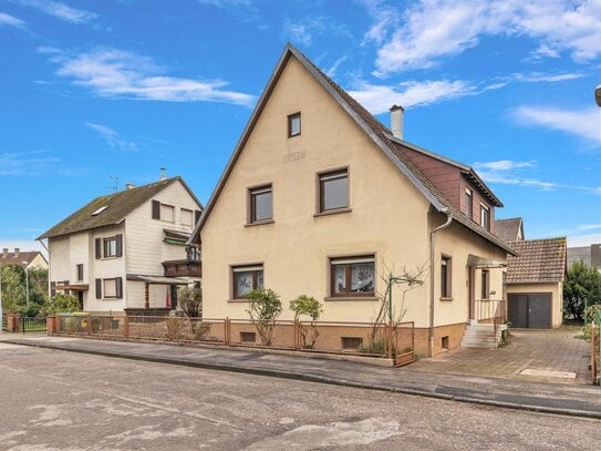 Renovierungsbedürftiges EFH mit Garten und Garage + Nebengebäude