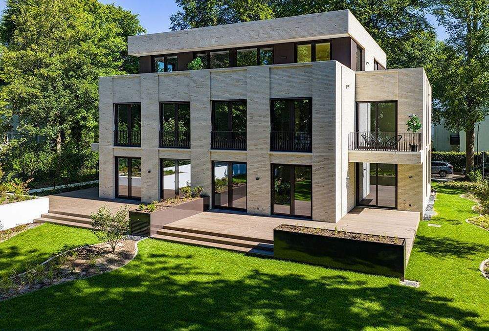 Erdgeschosswohnung mit Südwest-Terrasse und privatem Gartenbereich an der Elbchaussee