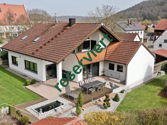 Gepflegtes Einfamilienhaus mit Einliegerwhg., Garagen und Gartenidyll im Herzen des Altmühltals