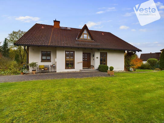 Geräumiges Wohnhaus mit Garten und Doppelgarage in Weidhausen