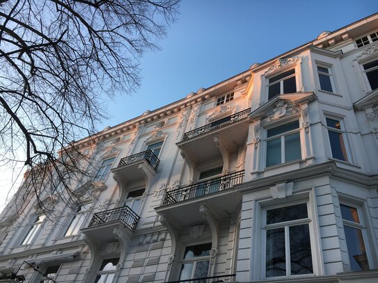 luxuriös. Untergeschoß: gr. Terrasse: Wohnbüro i. elegantem, weißen Jugendstil, nahe Klosterstern,