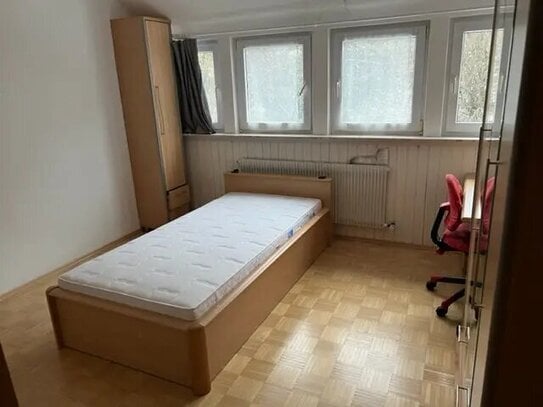 Möblierte DG-Wohnung 5-Zimmer zu vermieten