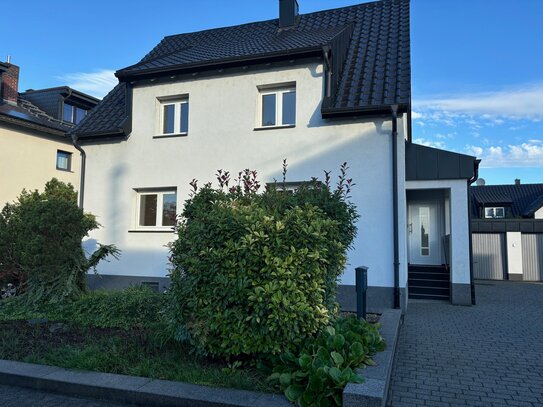 :: Modernes Einfamilienhaus mit schönem Garten sucht liebe Familie für gemeinsames Glück (H 540) ::