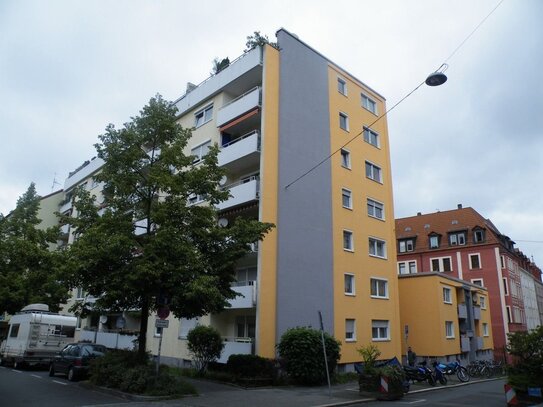 Begehrte Lage Nürnberg-Kleinweidenmühle: Helle 2,5-Zimmer-Wohnung mit Südloggia im 5. OG mit Aufzug