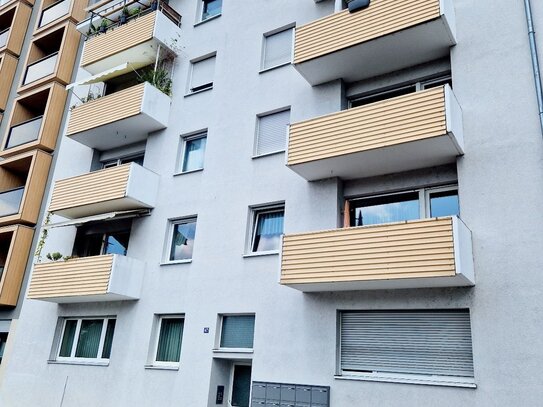 Helle 2 Zimmer Wohnung mit Balkon in Gärten b. Wöhrd