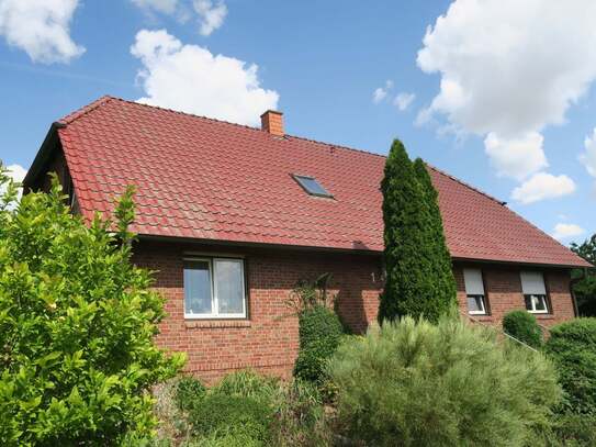 Einfamilienhaus mit Einliegerwohnung!