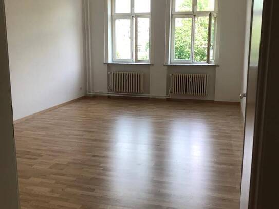 Schöne 2 ZKBK ! Renoviert ! Frei ab 1.5.!