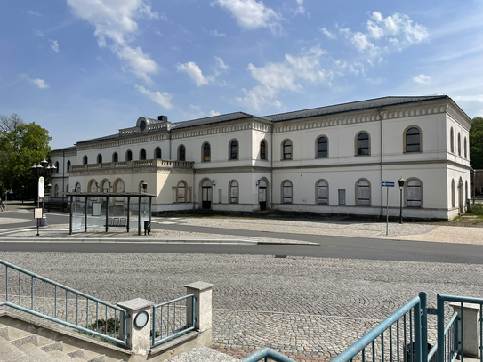 Arbeiten im historischen Bahnhofgebäude / Verwirklichen Sie Ihr individuelles Arbeitskonzept!