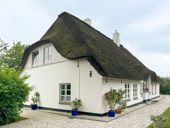 Reetdachhaus mit separatem Bungalow zwischen den Meeren