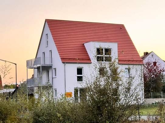 Modernes Wohnen mit Weitblick: Helle 4-Zimmer-Wohnung mit Balkon und hochwertiger Ausstattung in idyllischer Lage