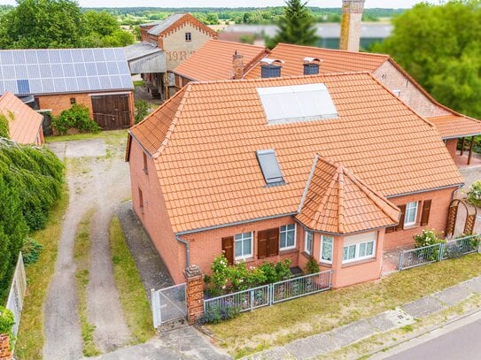 Historische Hofanlage mit angeschlossenem Wirtschaftsgebäude im Havelland