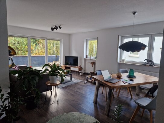 3ZK 2 Bäder lichtdurchflutete Wohnung mit Balkon und Garage