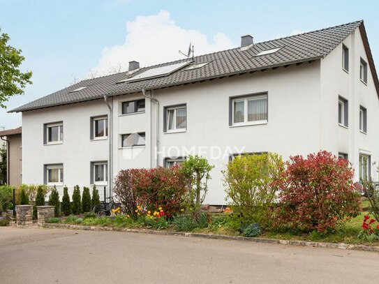 Gepflegte & helle Dachgeschosswohnung - 3 Zimmer, großer Balkon & Carport in ruhiger Lage